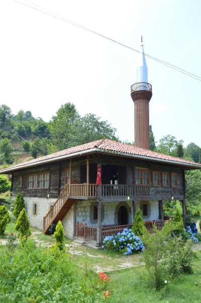 Hemşin Köyü Camii